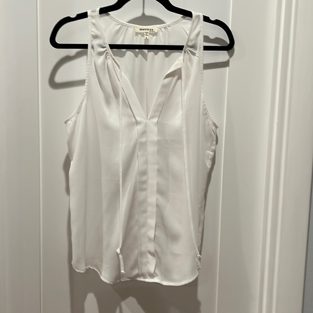 white sleeveless flowy blouse size L